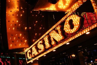 jakajitu app showing live-dealer blackjack table and payment method selection